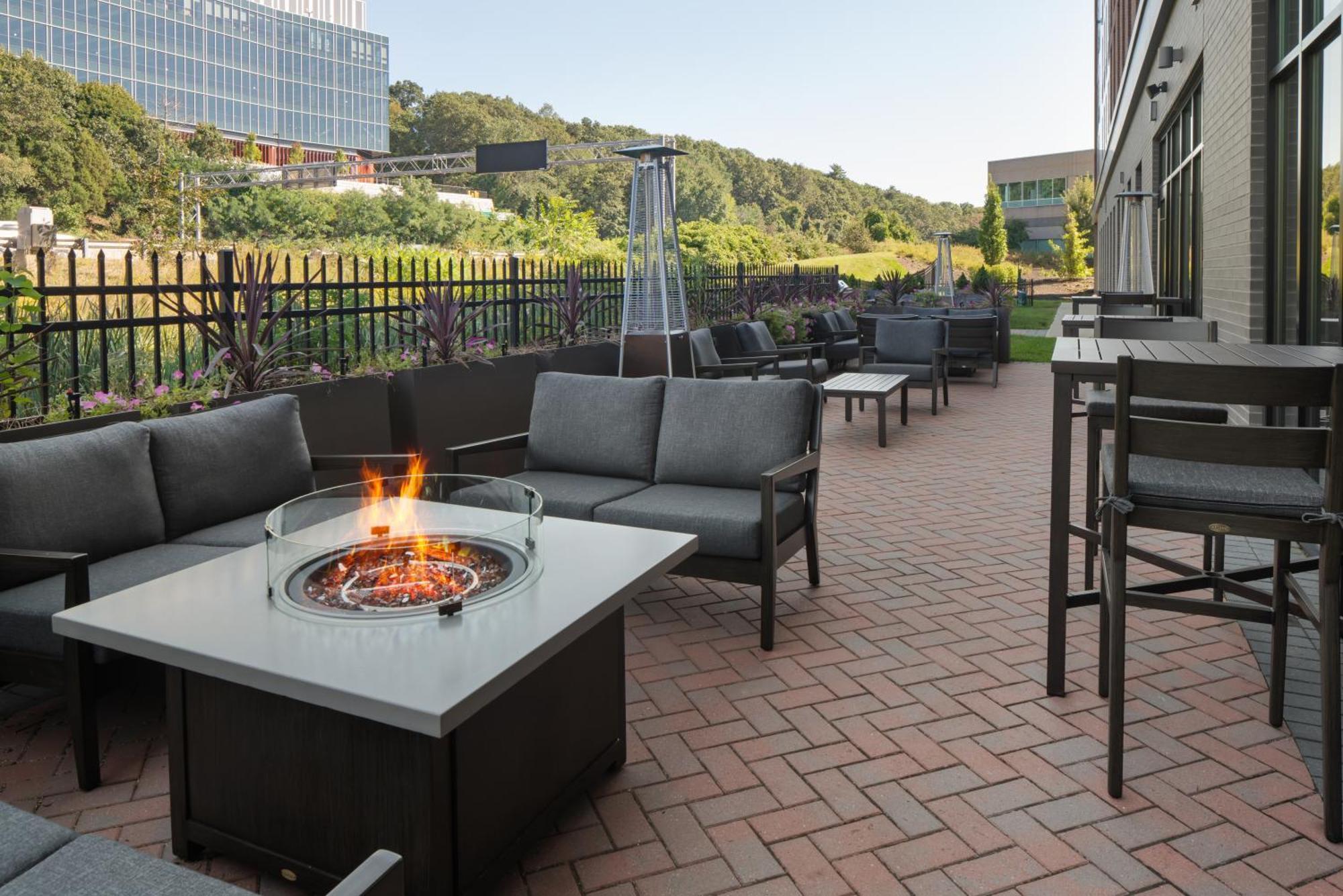 Residence Inn By Marriott Boston Waltham Bagian luar foto